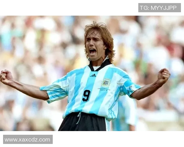 八十年代绿茵巨星回顾辉煌岁月与经典瞬间 八十年代绿茵巨星回顾辉煌岁月与经典瞬间