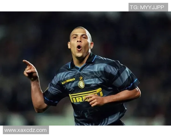 2017赛季足球明星盘点：各大联赛顶尖球员表现与荣耀回顾